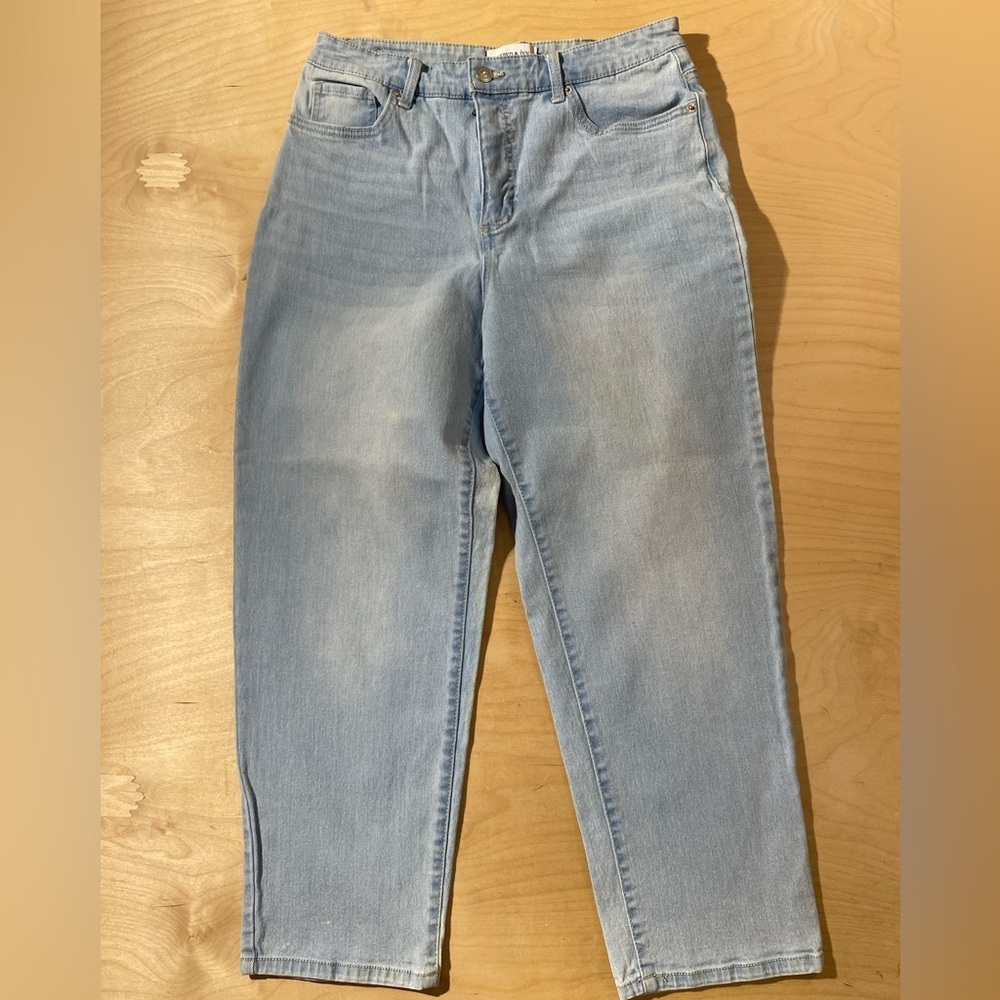 crown & ivy Light Wash High-Rise Straight Jeans 10R (QO)